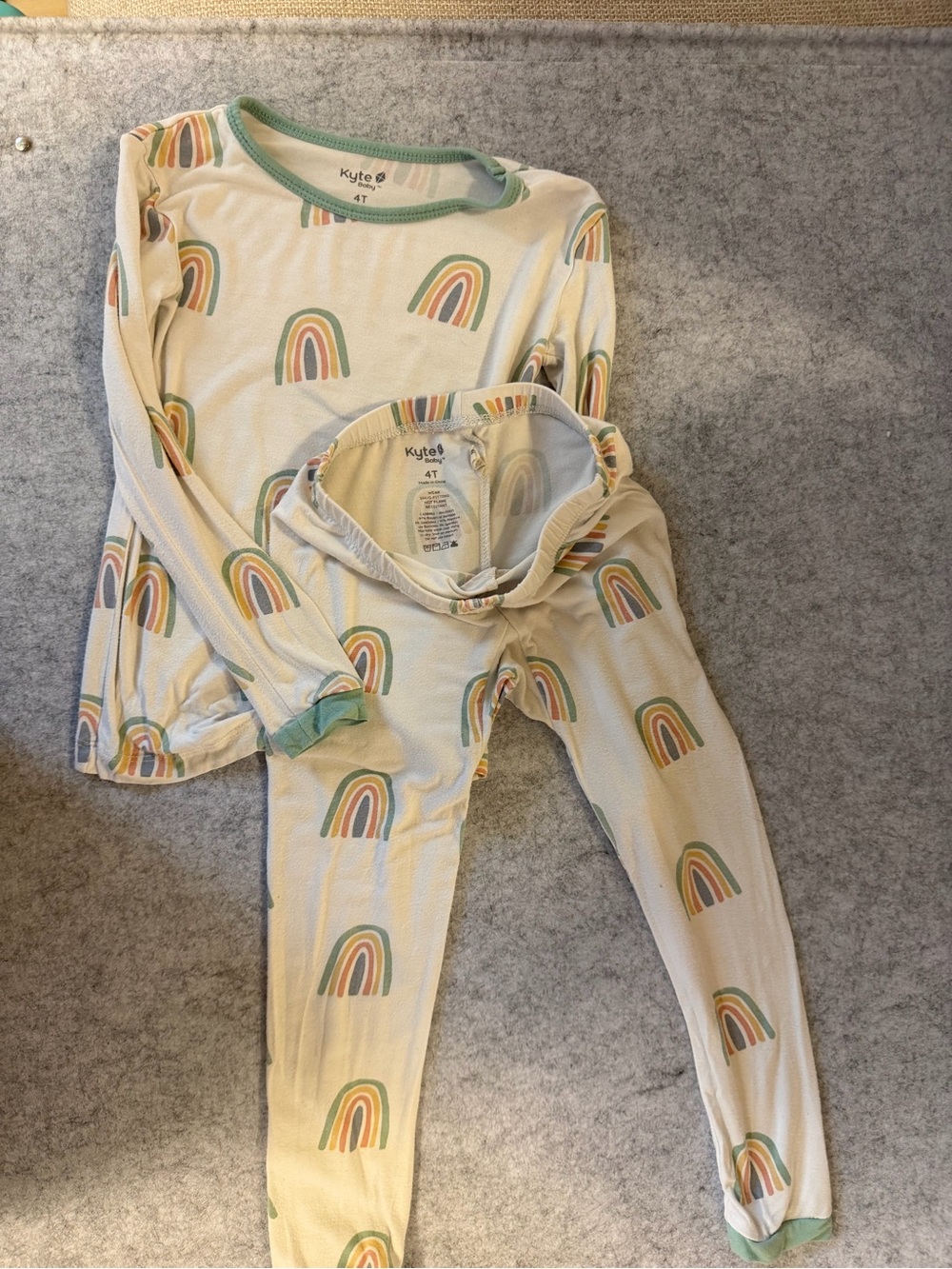 Kyte Baby Rainbow Bamboo Pajama Set 4T Long Sleeve Soft Pastel Rainbows